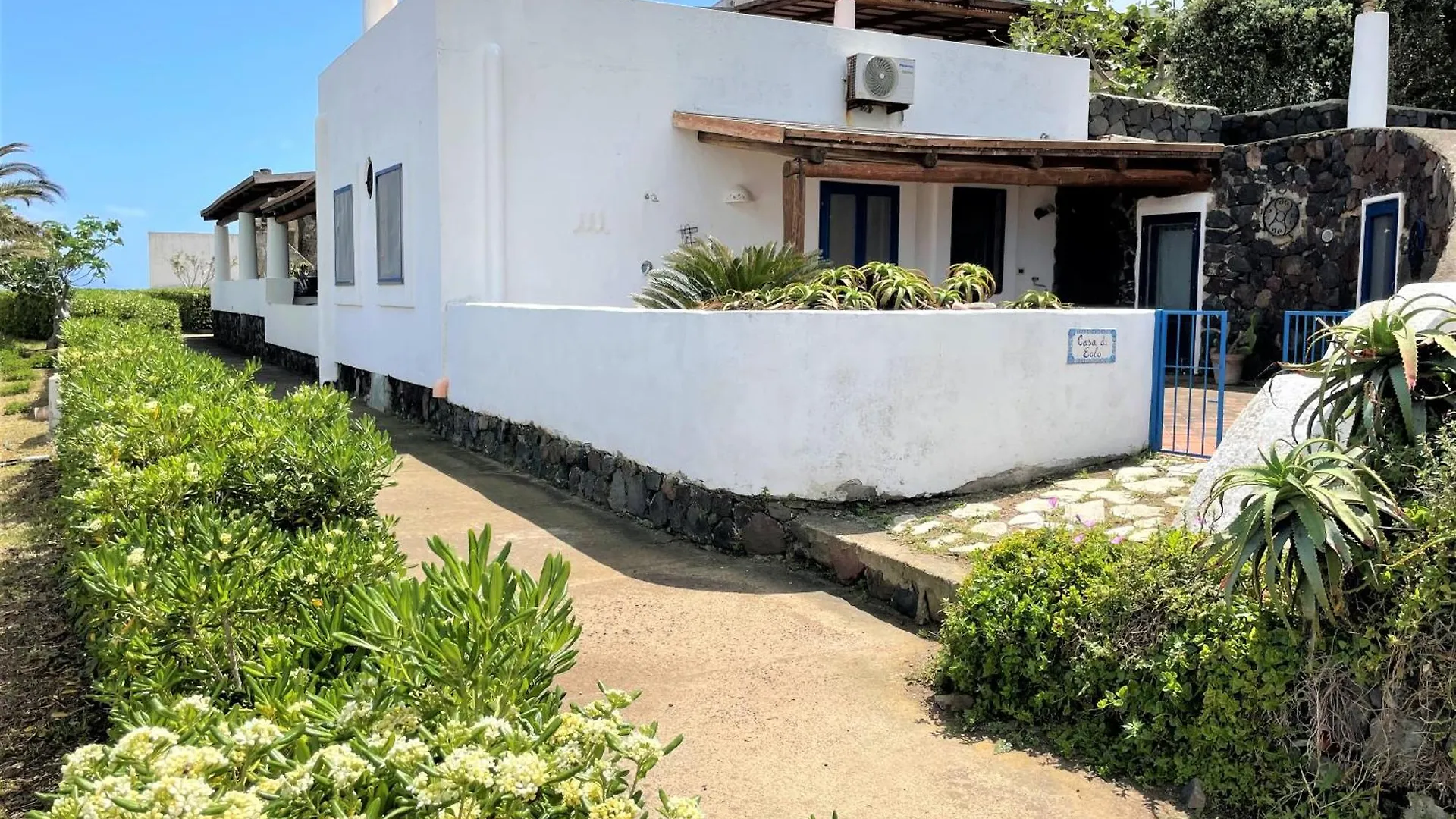 Le Case Di Eolo Malfa  0*, Malfa (Salina)